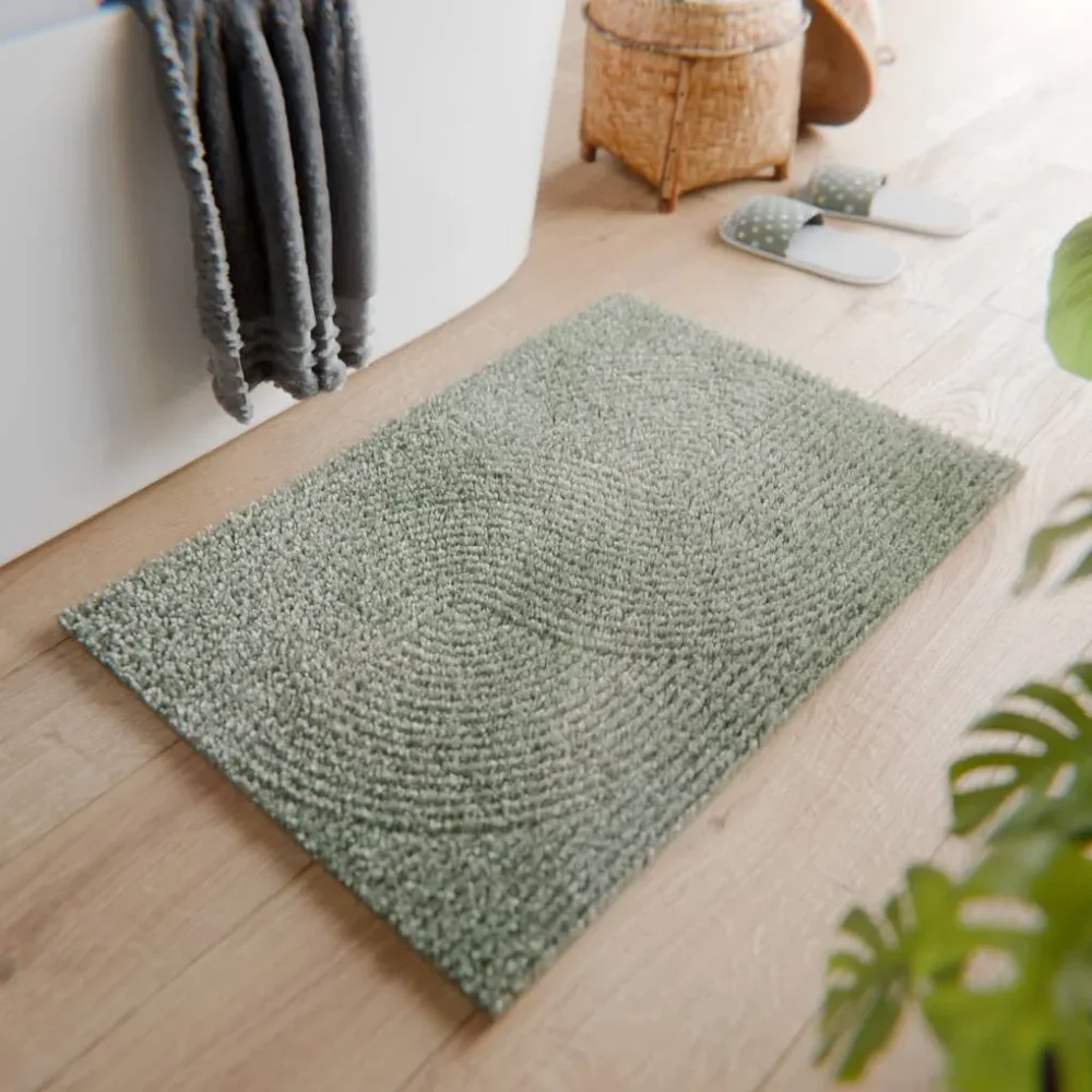 model: Green Bath Mat